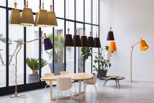 Exposition de luminaires dans le showroom de Designheure