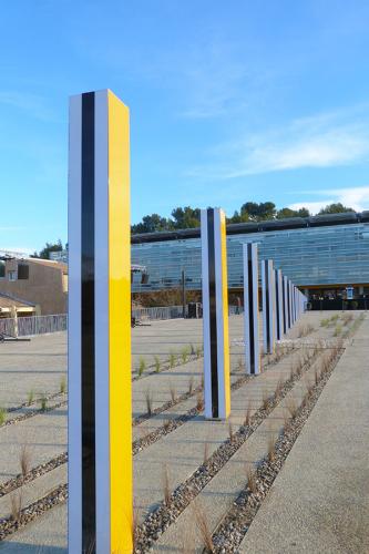 Colonnes Buren Jaunes et noires à Istres