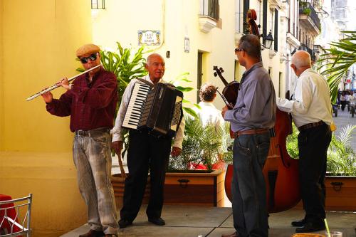 Groupe de musique dans les rues de La Havane