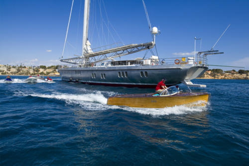 Bateau de course en location