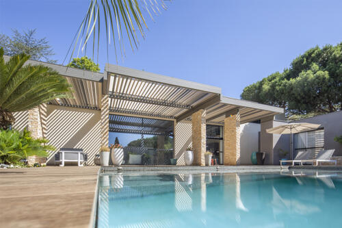 Pergola bioclimatique en aluminium